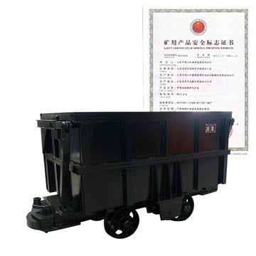 Xe goòng tự đổ nghiêng một bên ray cong